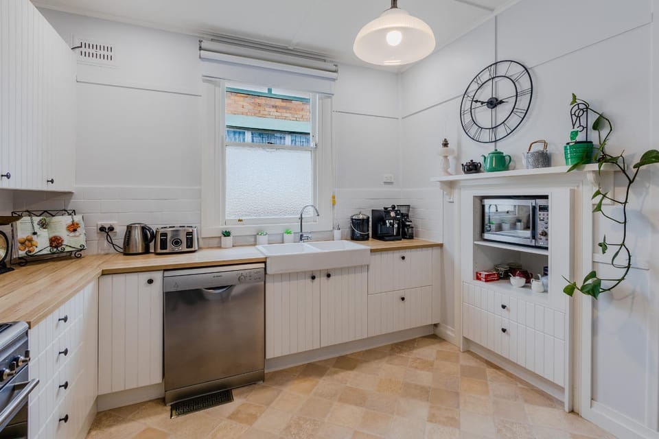 Coffee/tea facilities, Kitchen or kitchenette, dishwasher, minibar, pet friendly, stove, toaster