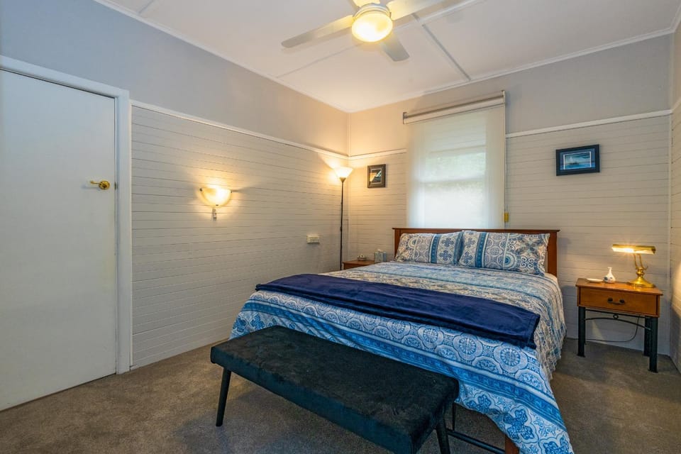 Bedroom, fireplace, wardrobe