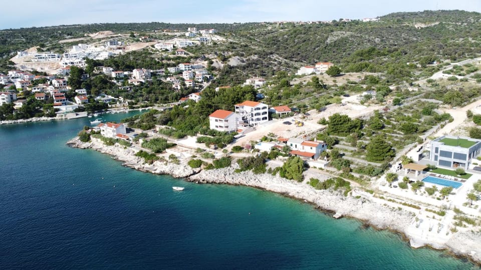Property building, Beach, Beach, Location