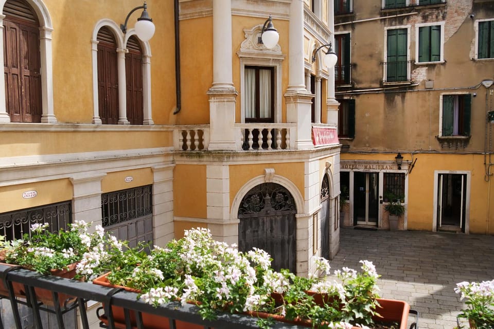 Balcony/Terrace, Landmark view