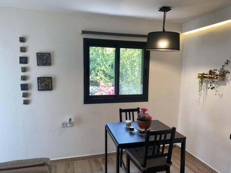 חצר ברמה House in North District