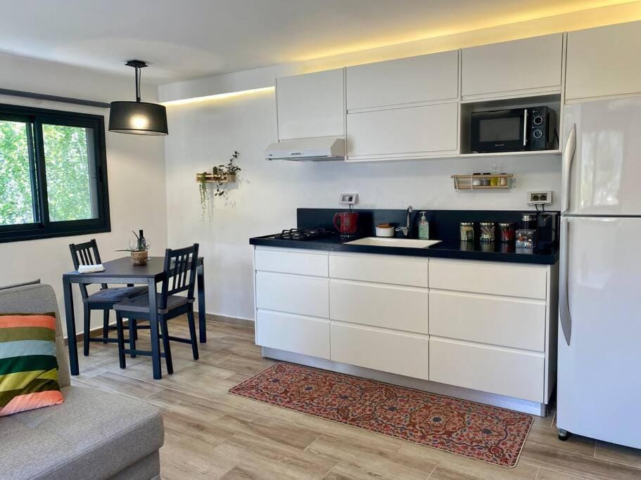 חצר ברמה House in North District