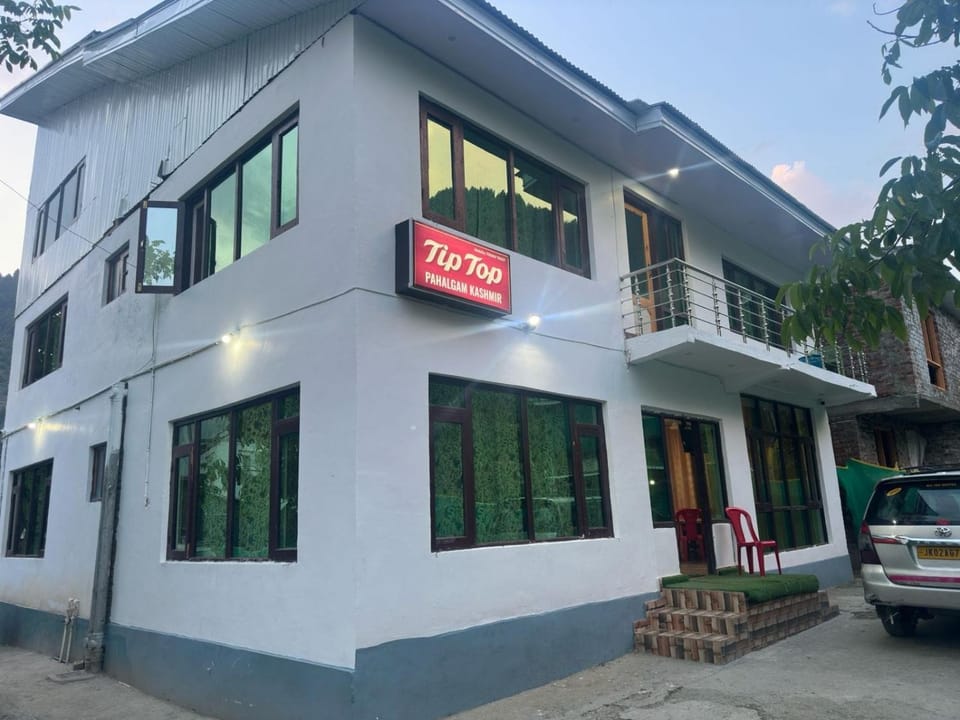Tip Top Pahalgam Hotel in Punjab