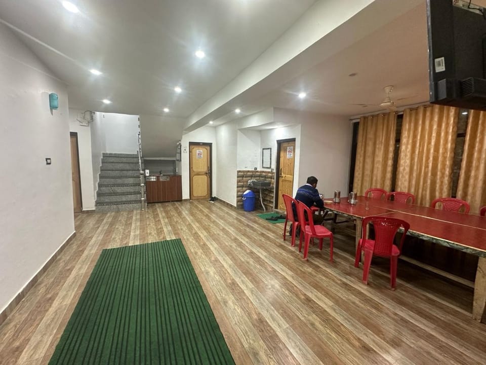 Tip Top Pahalgam Hotel in Punjab