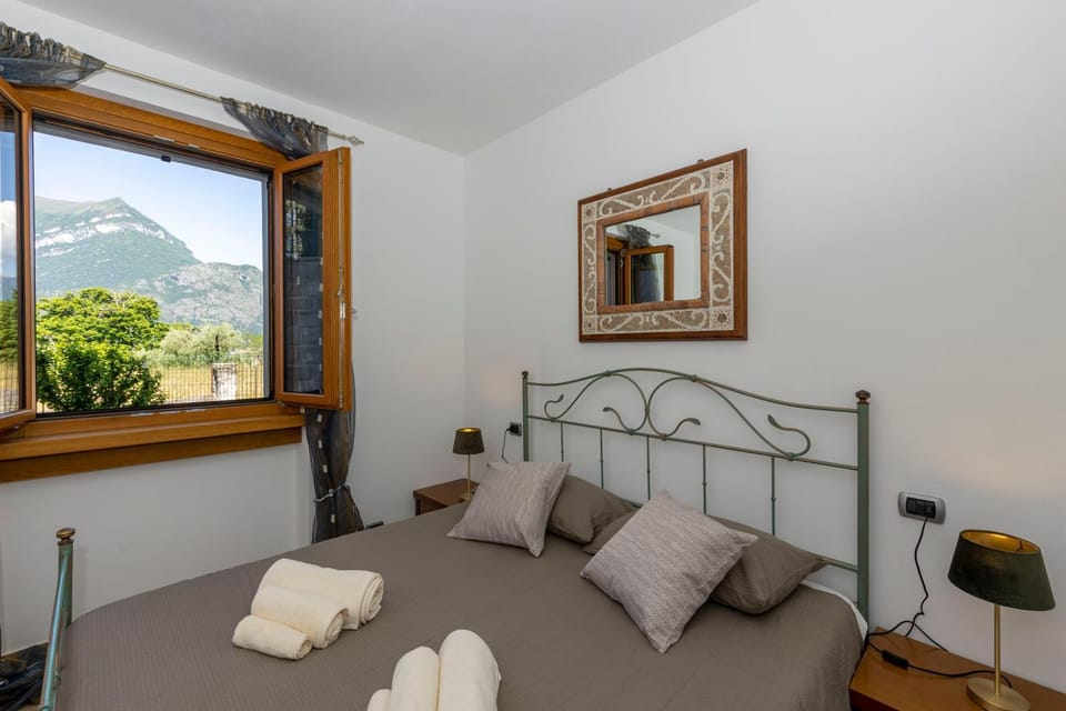 Natural landscape, Photo of the whole room, Bedroom, Mountain view
