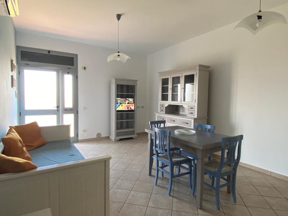 TV and multimedia, Kitchen or kitchenette, Living room, Seating area, Dining area, pet friendly, stove