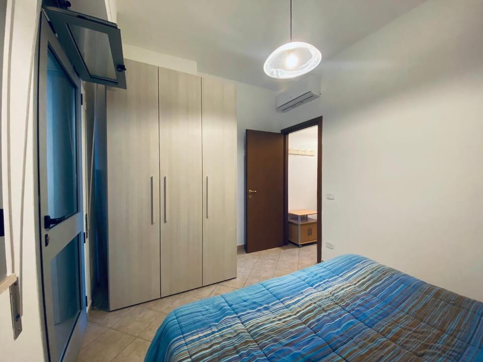 Bed, Photo of the whole room, Bedroom, wardrobe