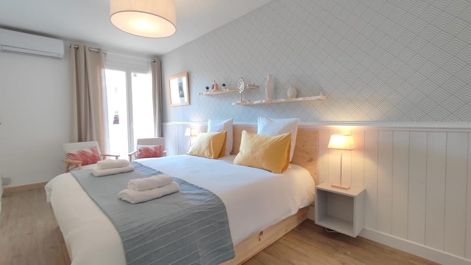 Bed, Photo of the whole room, Bedroom, towels, wardrobe