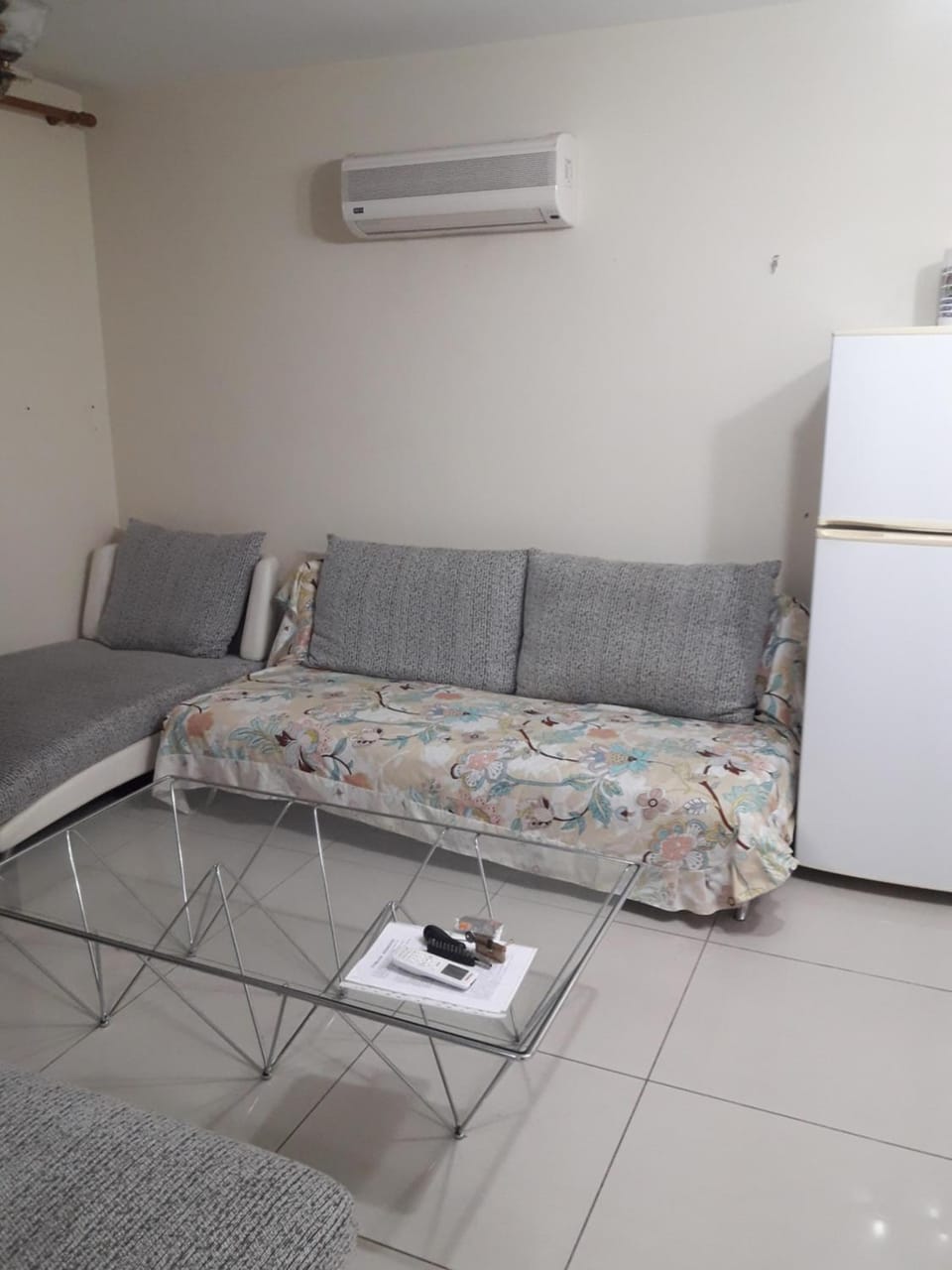 Living room, Seating area, air conditioner