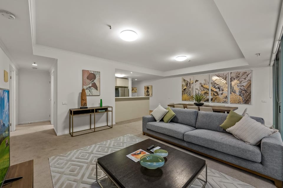 TV and multimedia, Living room, Seating area, Dining area