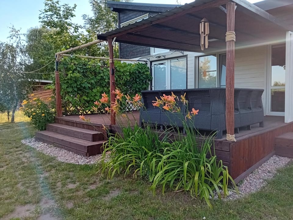 Property building, Patio, Spring, Garden, Garden view