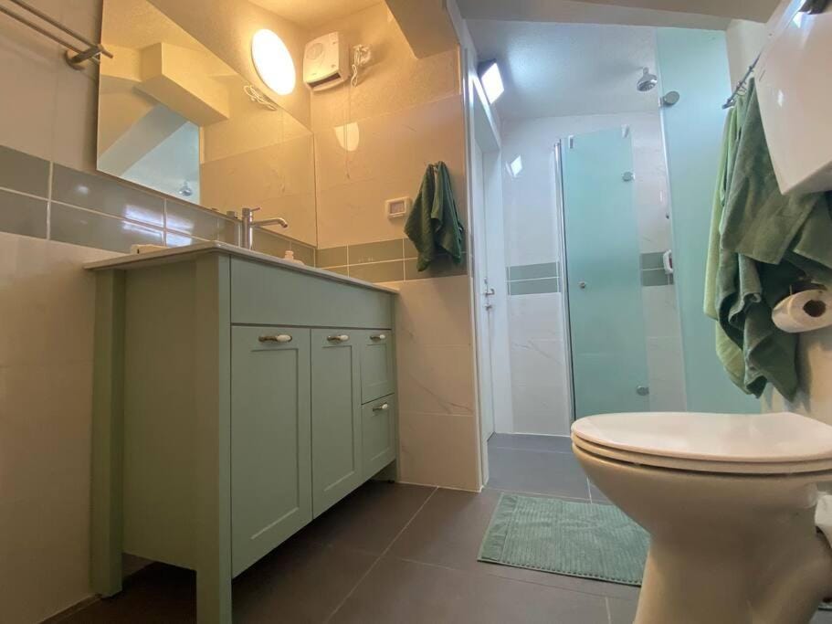 קומותיים ברמה Apartment in North District