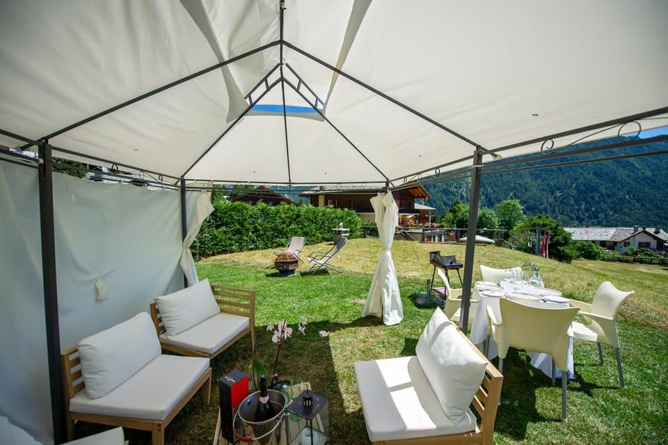 Maison Zerbion Antagnod - Attic Charm Apartment Lounge and Garden CIR 0103 House in Aosta Valley, Italy
