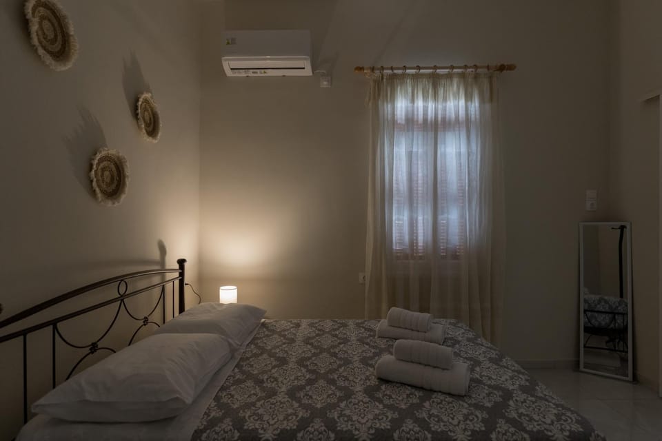 Bed, Photo of the whole room, Bedroom, towels, air conditioner