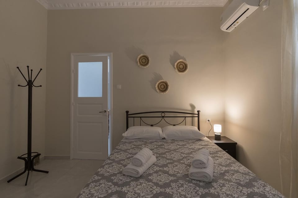 Bed, Bedroom, air conditioner