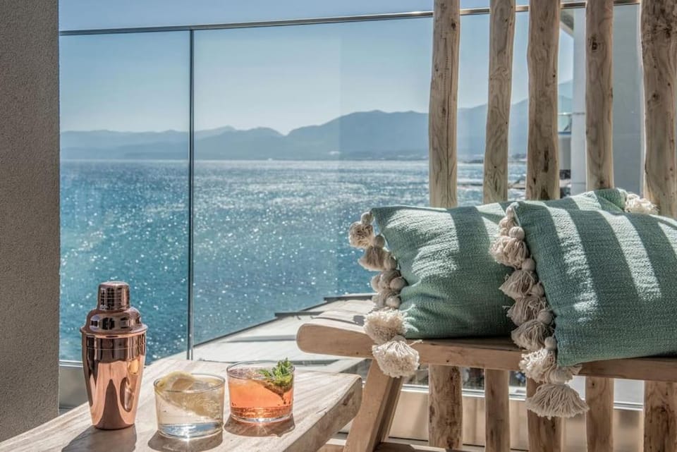 Hot Tub, View (from property/room), Balcony/Terrace, Landmark view, Sea view