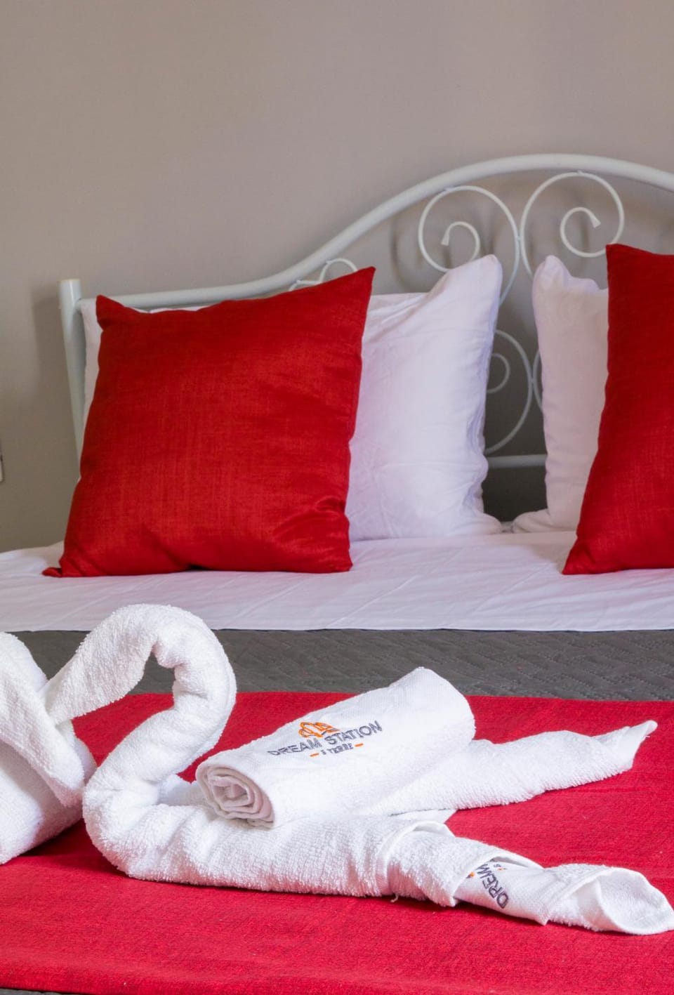 Bed, Photo of the whole room, Bedroom, towels