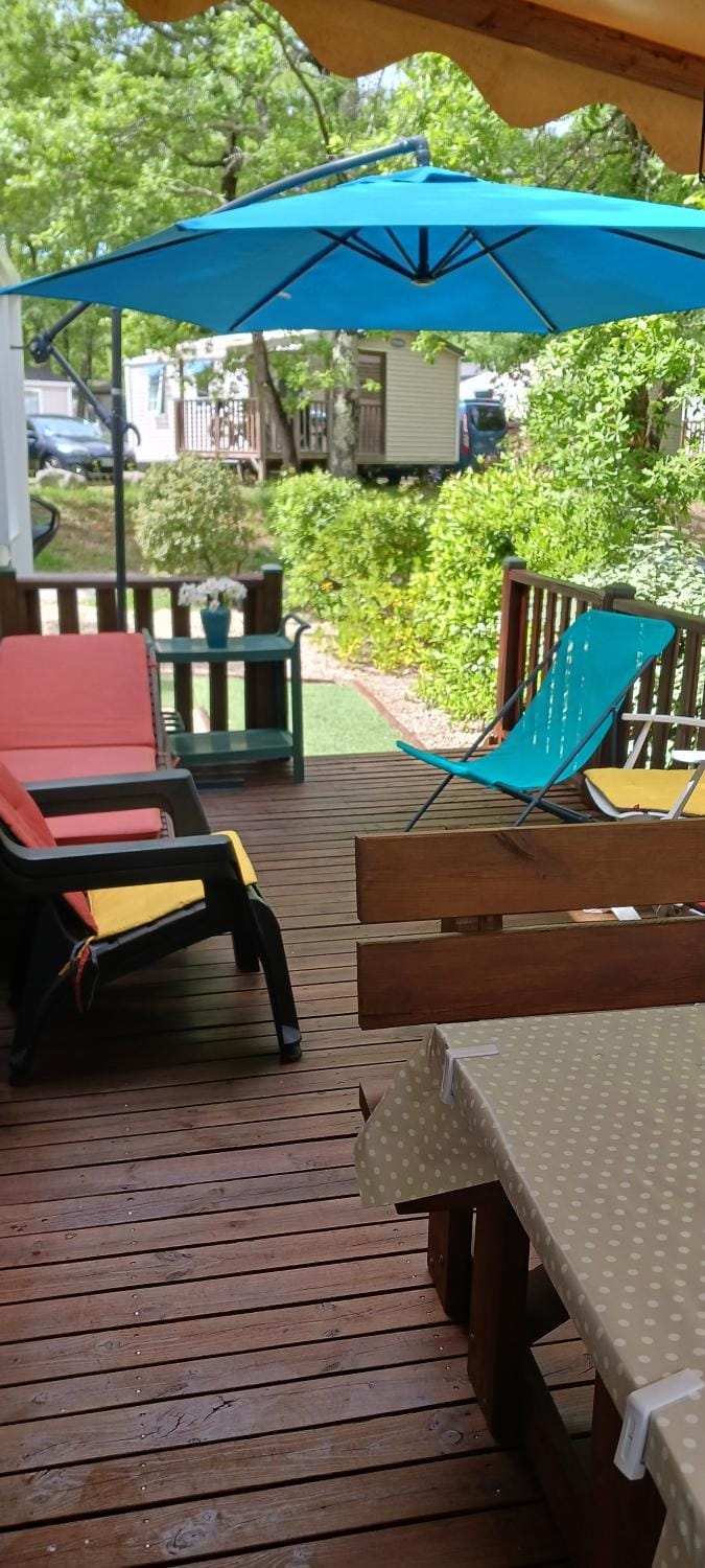 Jusqu'à 6 personnes, SUD Ardèche Domaine de Chaussy, rivières, vignobles et villages classés Campground/ 
RV Resort in Provence-Alpes-Côte d'Azur