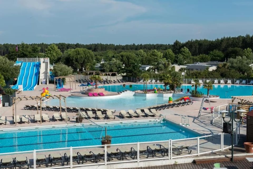 Day, Aqua park, Pool view, Swimming pool, sunbed