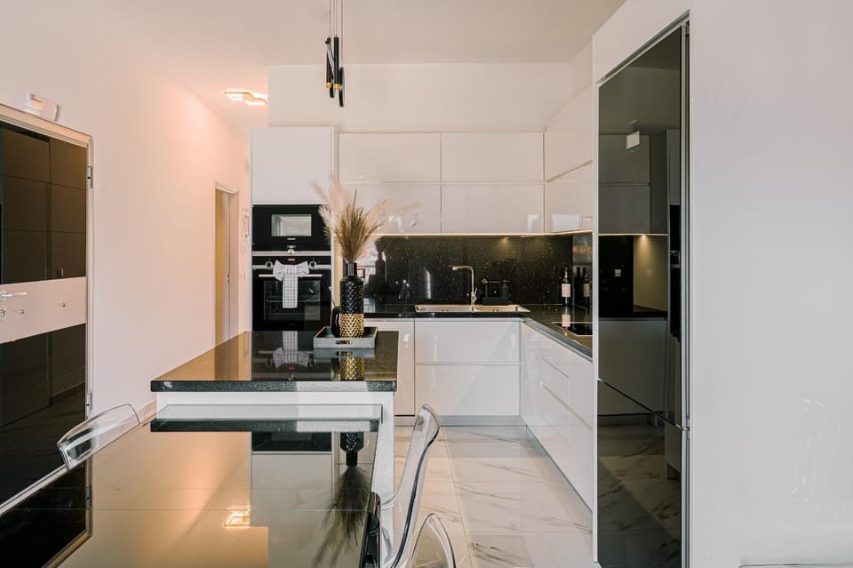 Dining area, dishwasher, oven, stove, toaster