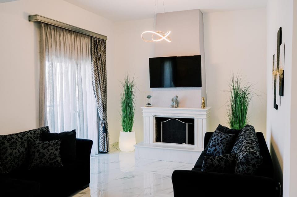 Communal lounge/ TV room, TV and multimedia, Living room