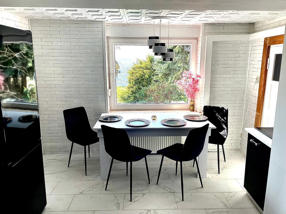 Dining area, Lake view