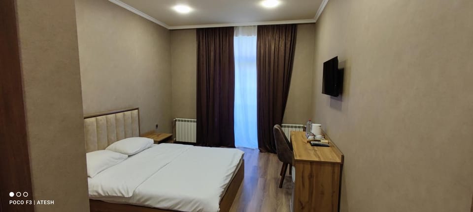 Bed, TV and multimedia, Photo of the whole room, Bedroom, hair dresser