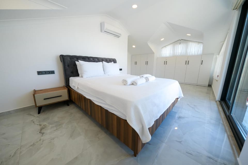 Bed, Photo of the whole room, Bedroom, towels, wardrobe