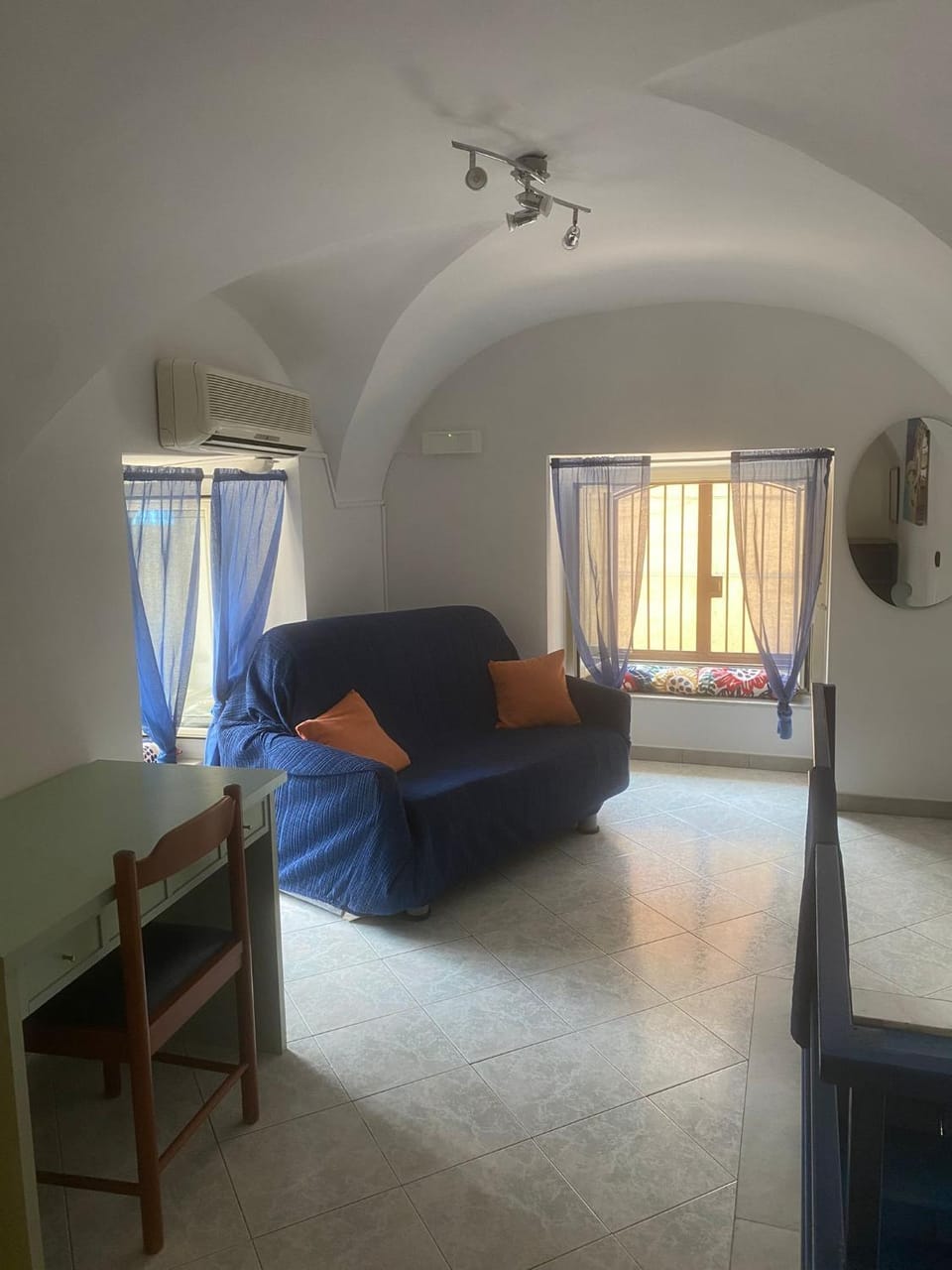 Bed, Photo of the whole room, Seating area, air conditioner