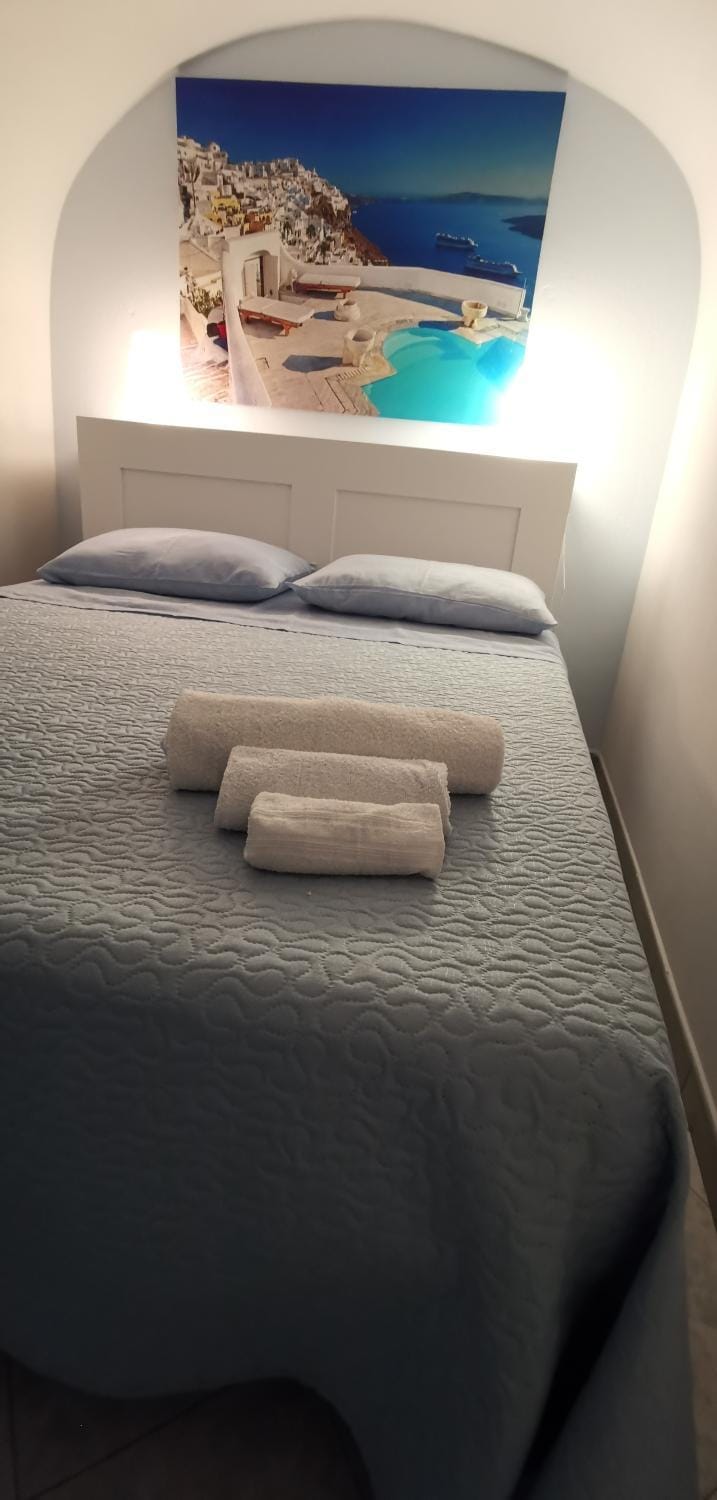 Bed, Bedroom, towels