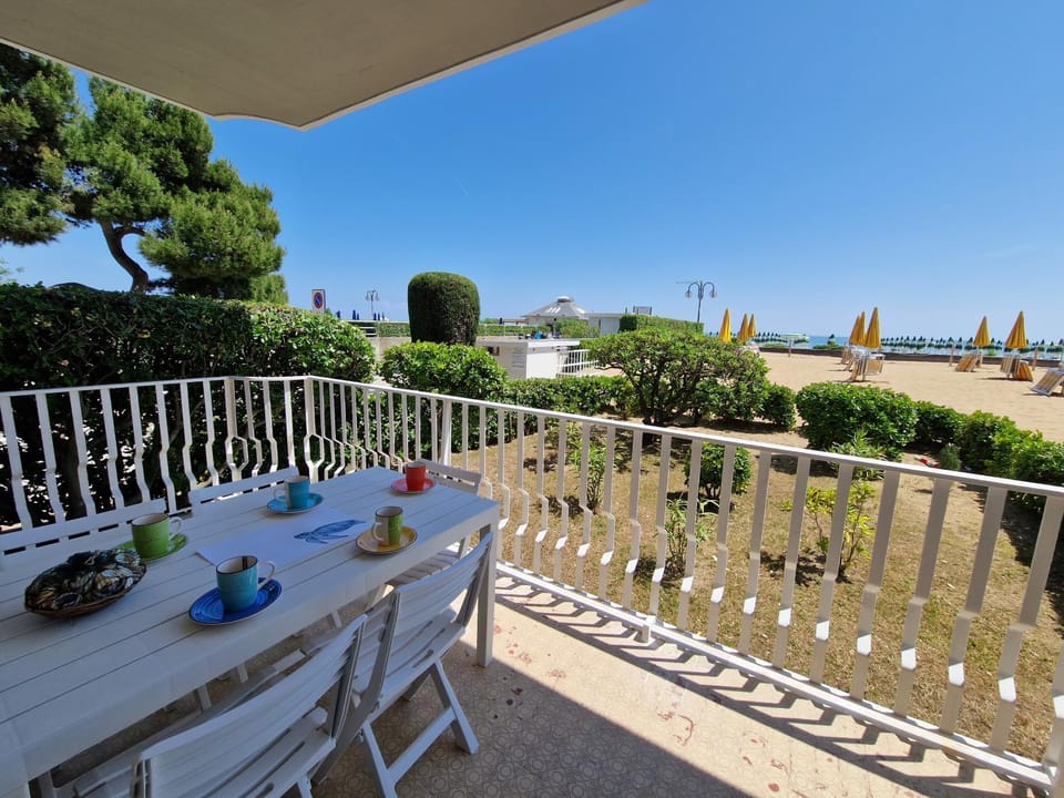 Balcony/Terrace, Dining area, Garden view, Garden view, River view, Sea view, Lunch