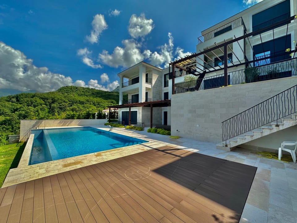 Property building, Day, Natural landscape, Mountain view, Pool view, Swimming pool