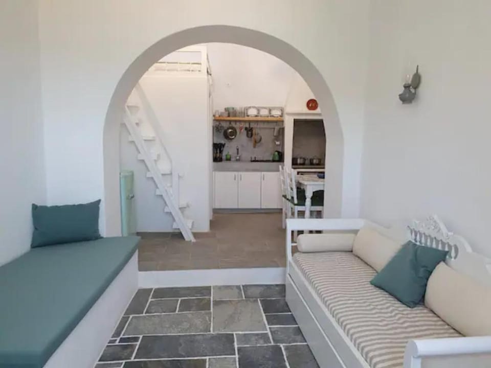 Penelope seaside house House in Milos