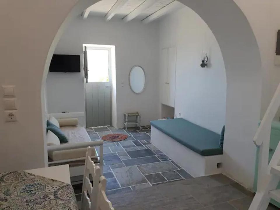 Penelope seaside house House in Milos