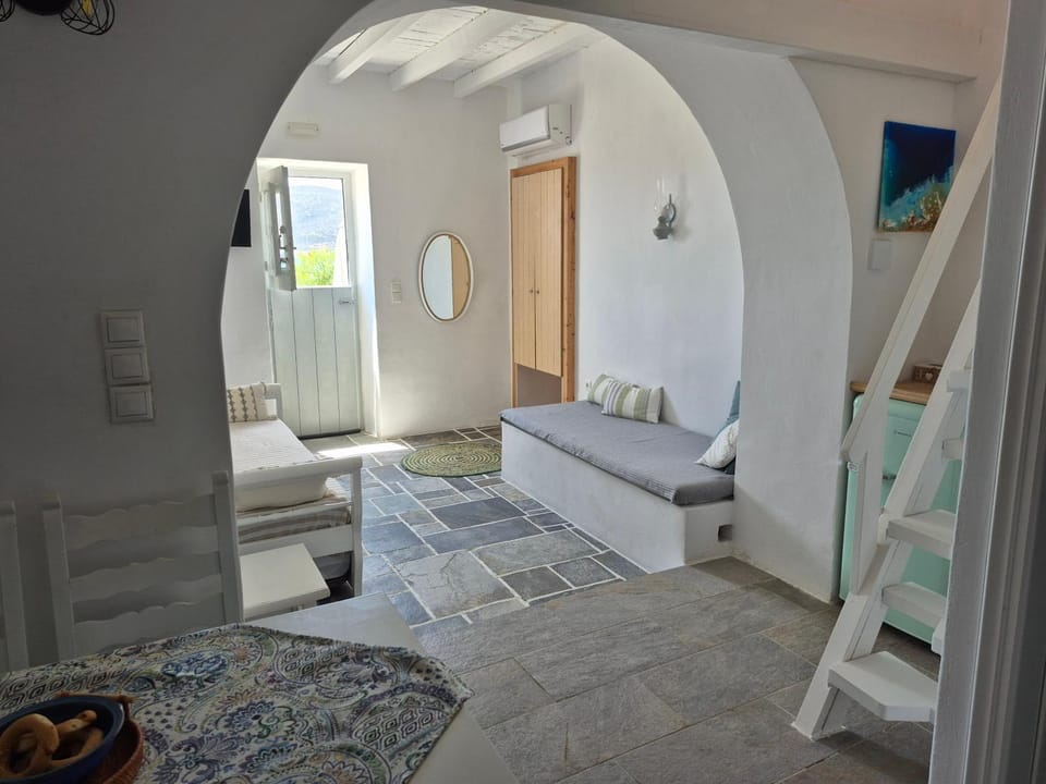 Penelope seaside house House in Milos