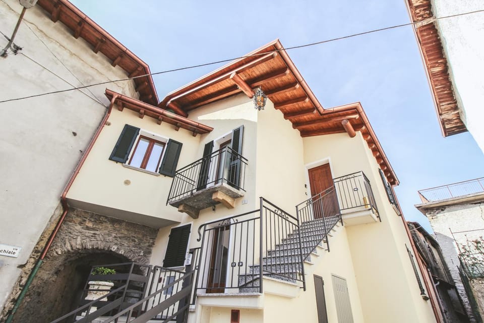 Property building, Day, View (from property/room), Balcony/Terrace