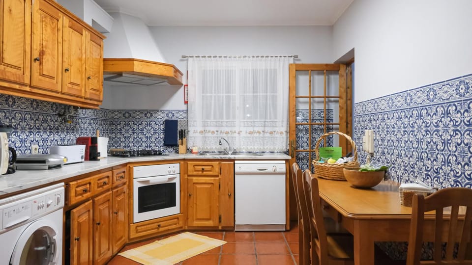 Kitchen or kitchenette, Dining area, dishwasher, minibar, pet friendly, stove, toaster, washing machine