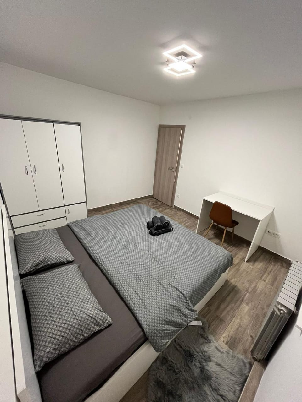 Bed, Photo of the whole room, Seating area, Bedroom, towels, wardrobe