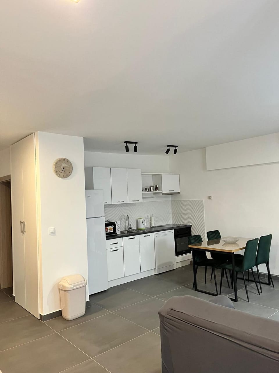 Kitchen or kitchenette, Dining area, dishwasher, minibar, pet friendly, stove