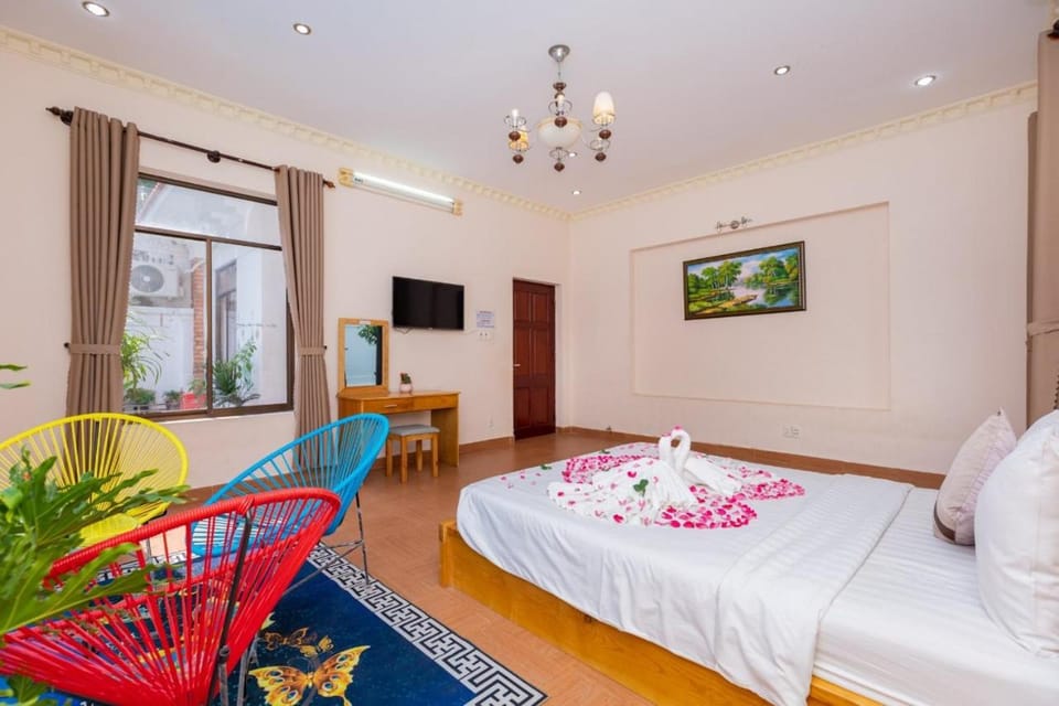 Communal lounge/ TV room, Bed, Living room, Photo of the whole room, Evening entertainment, Bedroom