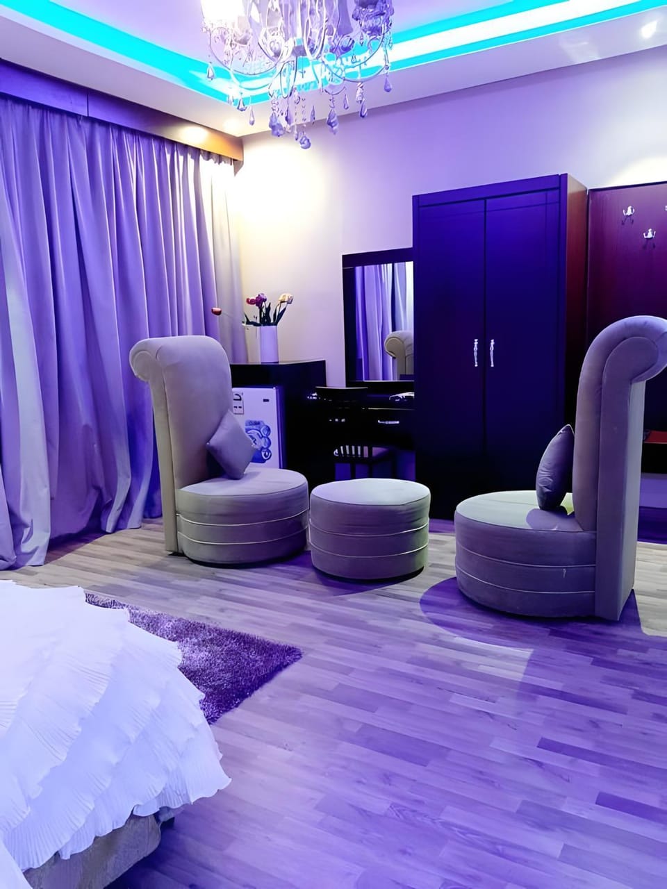 Communal lounge/ TV room, Living room, Seating area, Evening entertainment, Bedroom