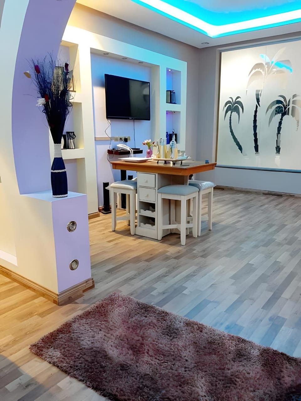 Seating area, Dining area, Evening entertainment