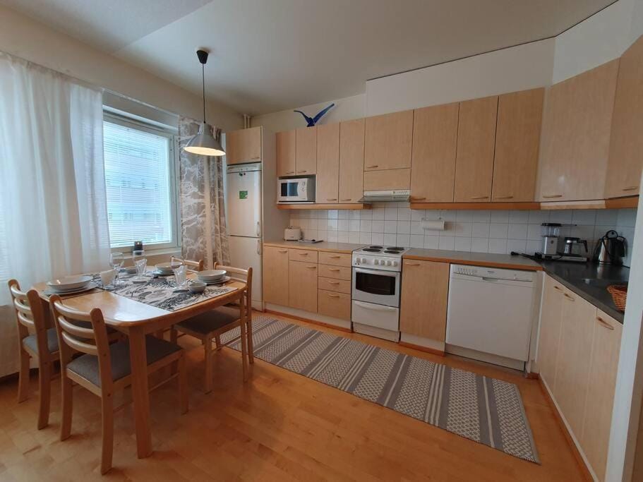 Kitchen or kitchenette, Dining area, dishwasher, minibar, pet friendly, toaster