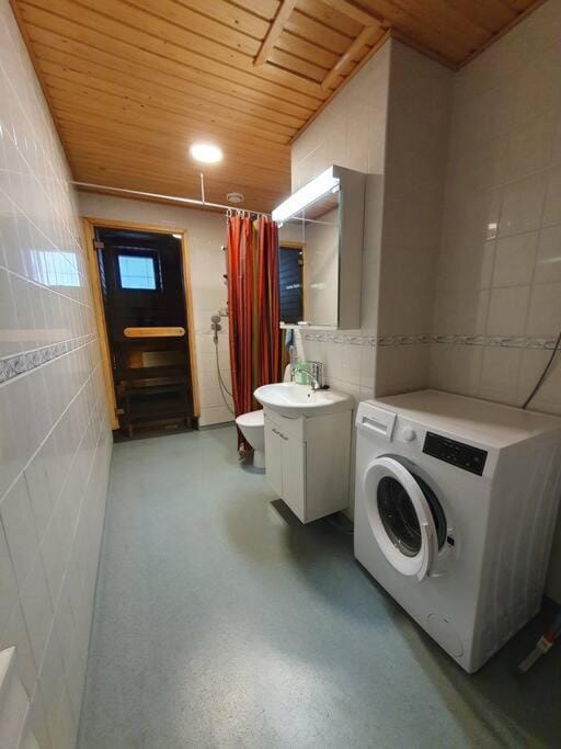Bathroom, washing machine