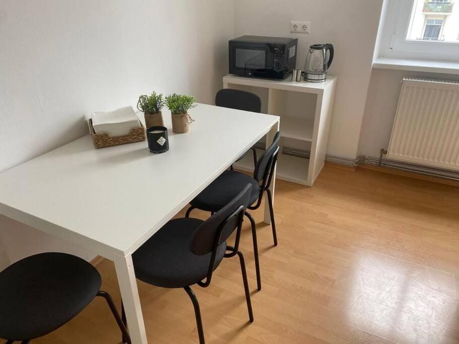 Dining area, minibar
