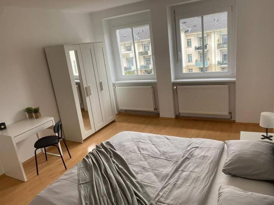 Bed, Photo of the whole room, Bedroom, internet, wardrobe