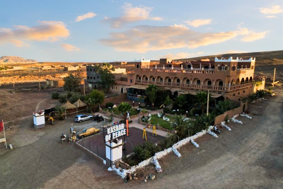 Property building, Day, Neighbourhood, Natural landscape, Bird's eye view, City view, Mountain view, Location, Parking