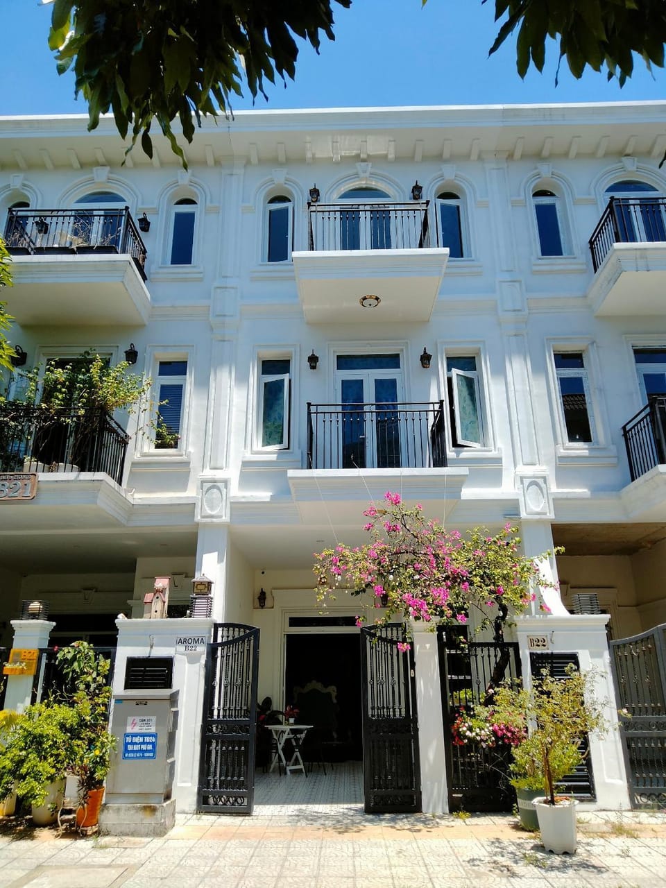 Facade/entrance