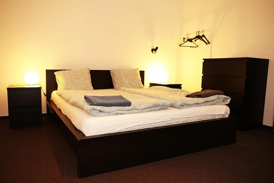 Bed, Photo of the whole room, Bedroom, towels