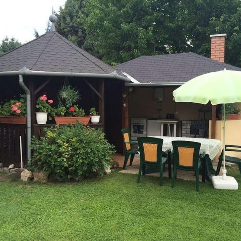 Garden, Dining area